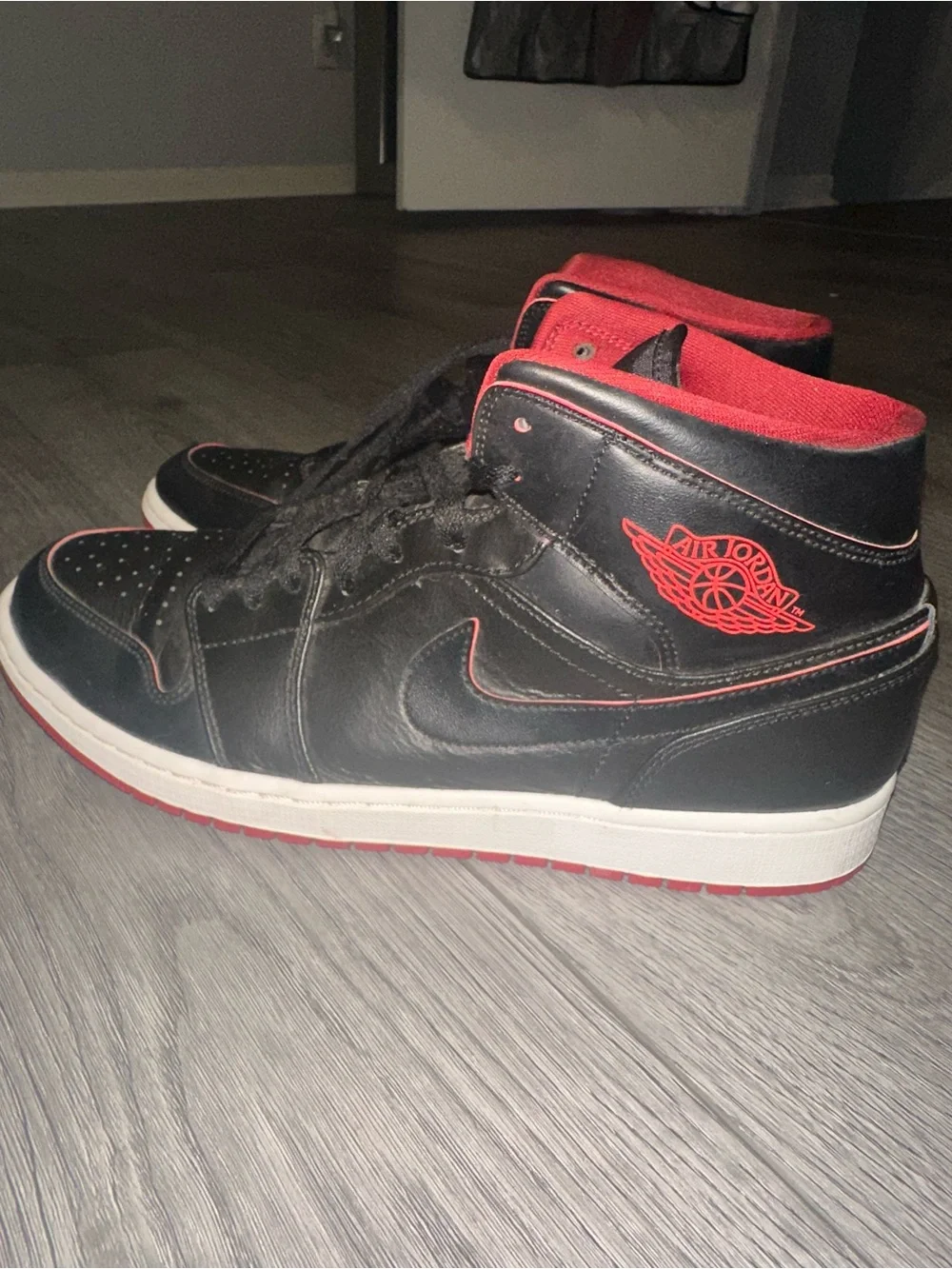 2015 Jordan Men's Mid-Top Sneakers in Black and Red